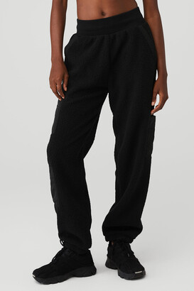 Alo Yoga | Micro Sherpa High-Waist Solstice Sweatpant in Black, Size: 2XS