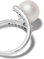 Thumbnail for your product : Yoko London 18kt white gold Classic Freshwater pearl and diamond ring