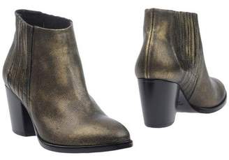 Janet & Janet Ankle boots