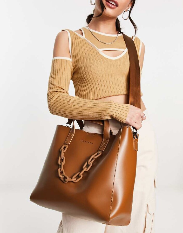 Claudia Canova tote bag with tonal chain detail and crossbody strap in