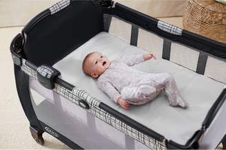 Graco Pack 'n Play Newborn Napper and Bassinet with Soothe Surround in Teigen