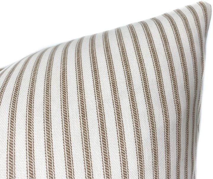 0円 ご注文で当日配送 Thread Centric Pink Silk 20x20 inch Handcrafted Decorative Throw Pillow Covers for Sofa Couch and Bed Floral Mediterranean Beaded Cushion - TC043PNK