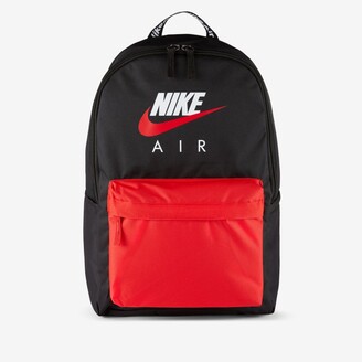 black nike backpack with laptop compartment
