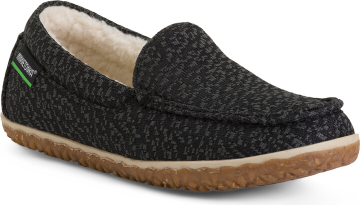 minnetonka moccasin slippers