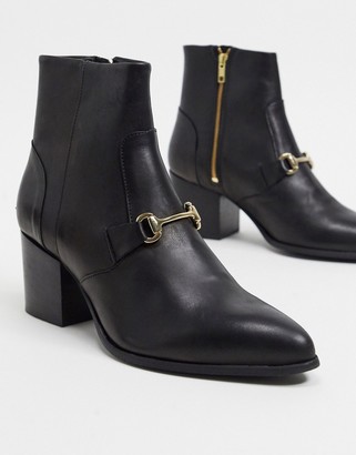 ASOS DESIGN heeled chelsea boots with pointed toe in black leather with 70s  chain - ShopStyle