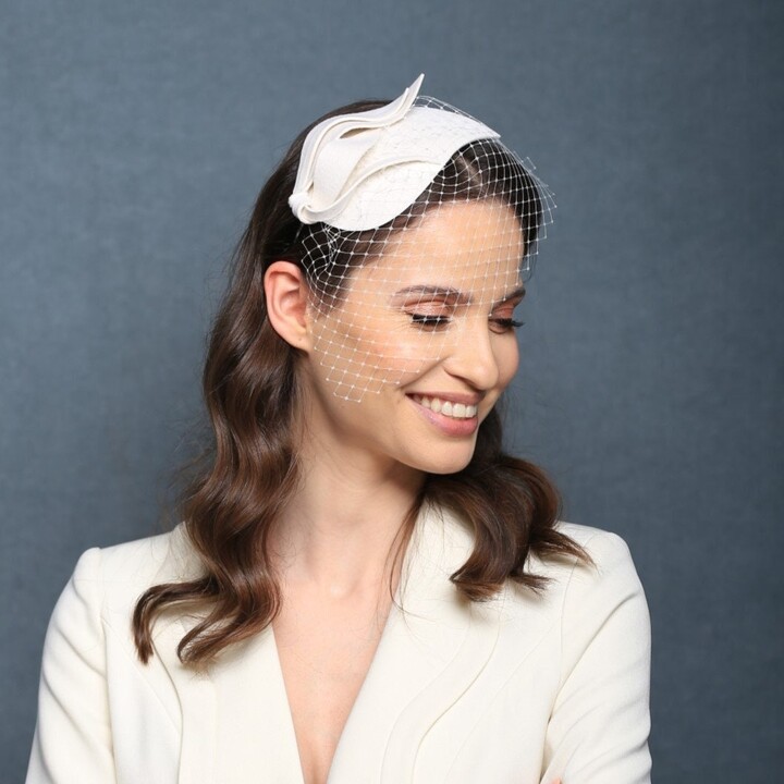 headpiece with netting