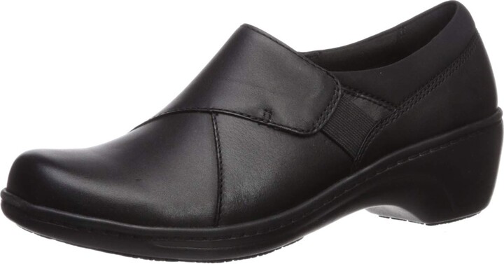 black clarks womens