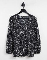 Thumbnail for your product : New Look tiered long sleeve top in black animal print