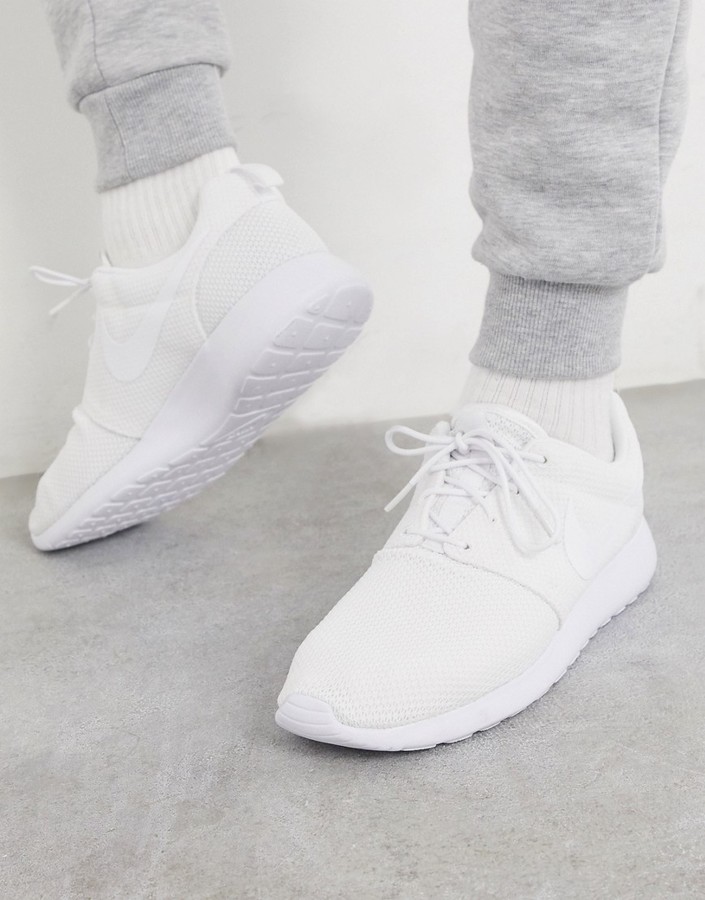 nike roshe one white with black swoosh
