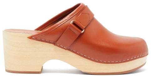 womens tan clogs