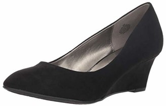 bandolino suede pumps