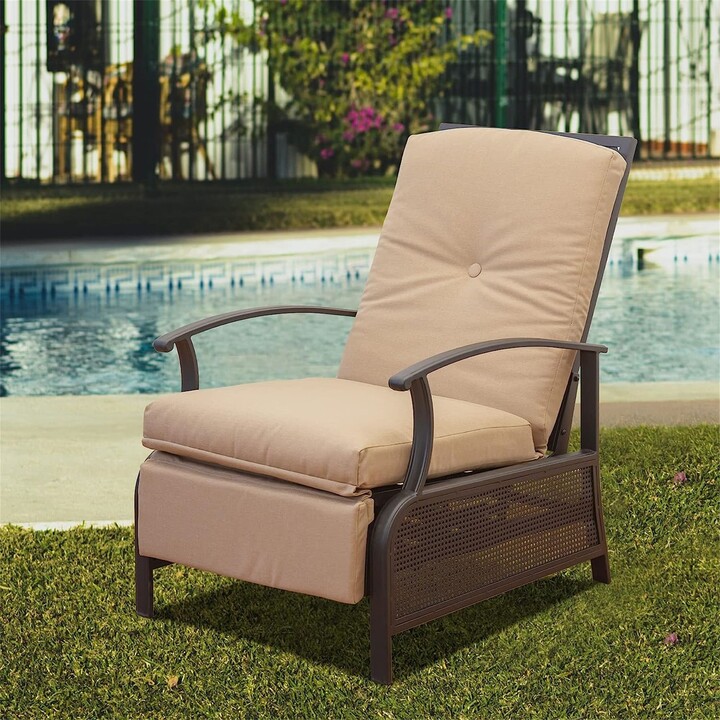 BESTCOSTY Outdoor Lounge Chair with Extendable Metal Frame and Cushions ...