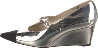 Chanel Interlocking CC Logo Patent Leather Pumps
