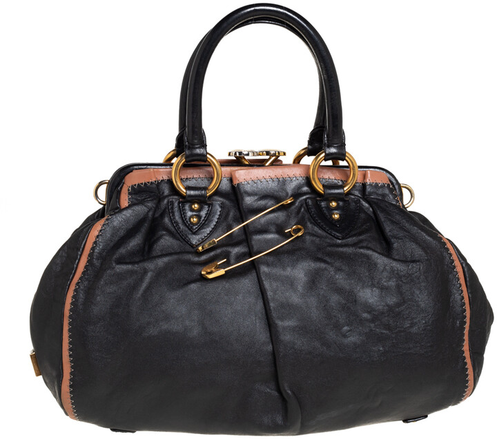 bolsa with safety pin handle