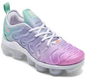 vapormax women finish line