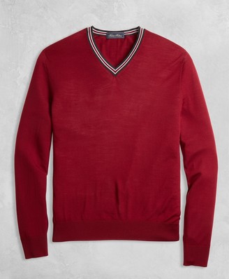 Brooks Brothers Golden Fleece 3-D Knit Merino Fine-Gauge V-Neck Sweater