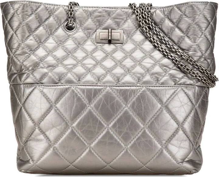 Chanel Pre Owned 2010-2011 Reissue 2.55 Quilted Aged Calfskin tote bag