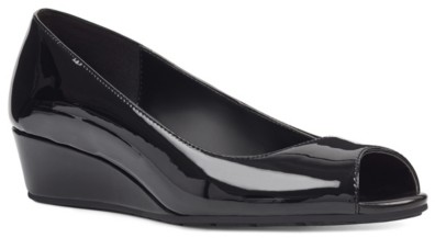 bandolino black wedges