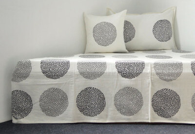 UrbanDesign White/Blue Standard Cotton 3 Piece Quilt