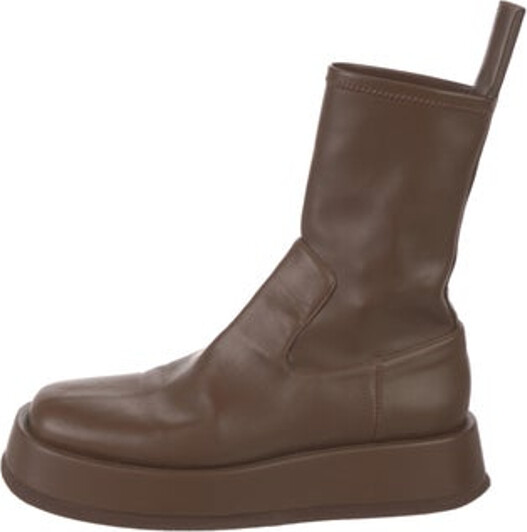 GIA/RHW Leather Ankle Combat Boots Brown Square-Toes Platform Unfortunately, due to restrictions, this item may not be eligible for shipping in all areas.