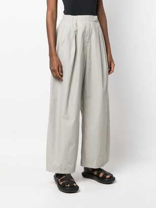 AMOMENTO Pleated Wide-Leg Trousers