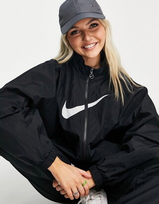 ジャケット (W) Nike NSW Essential Woven Jacket Black - Asia Nike Essential woven utility jacket in black - ShopStyle