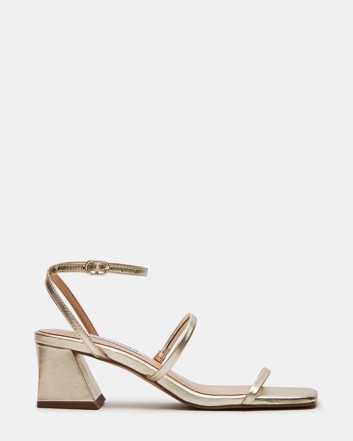 ★Steve Madden★新作★大人気★MANIA GOLD LEATHER★サンダル MEDUZA Gold Leather Women's Studded Thong Sandal – Steve Madden