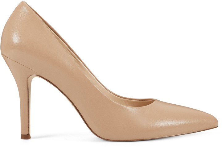 nine west flax pointed toe pumps