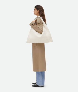ショルダーバッグ・ポシェット BV505 LARGE HOP BOTTEGA VENETA Hop Large $5400 Fondant Leather Shoulder Bag