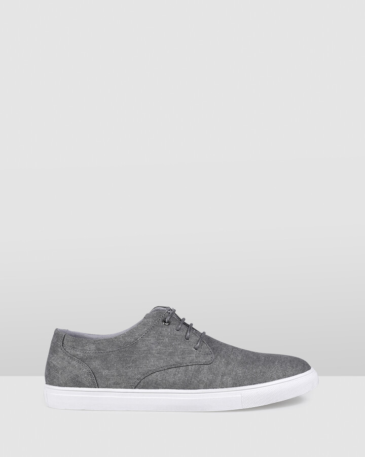 mens grey casual shoes