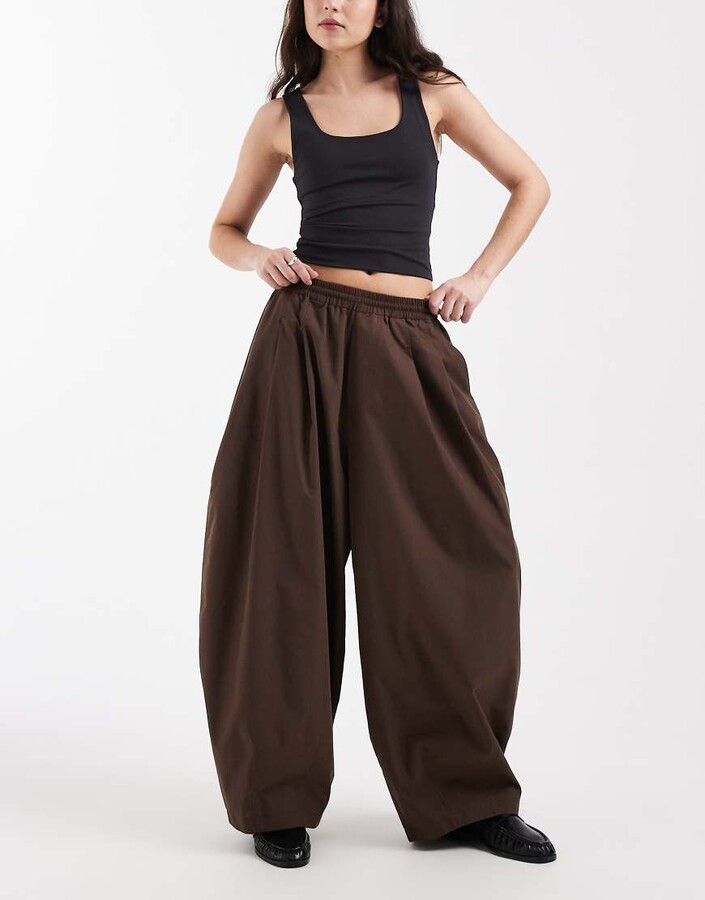 Collusion XL balloon leg pants in chocolate
