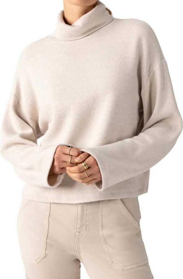 Cozy Lurex Popover In Coconut Smoke