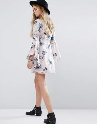 Honey Punch Button Front Tea Dress With Flared Sleeves And Tie Neck Detail In Floral