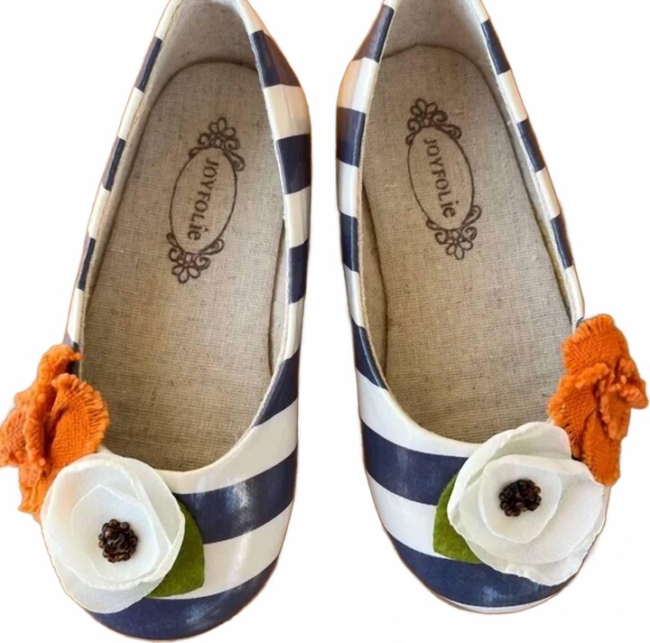 Joyfolie Girl's Pumpkin Striped Skimmers Shoes In Blue And White Floral