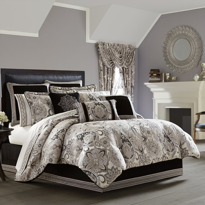 J Queen New York Guiliana Comforter Set