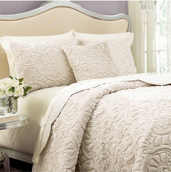 Vue QueenPlushDecorCoverletIvory