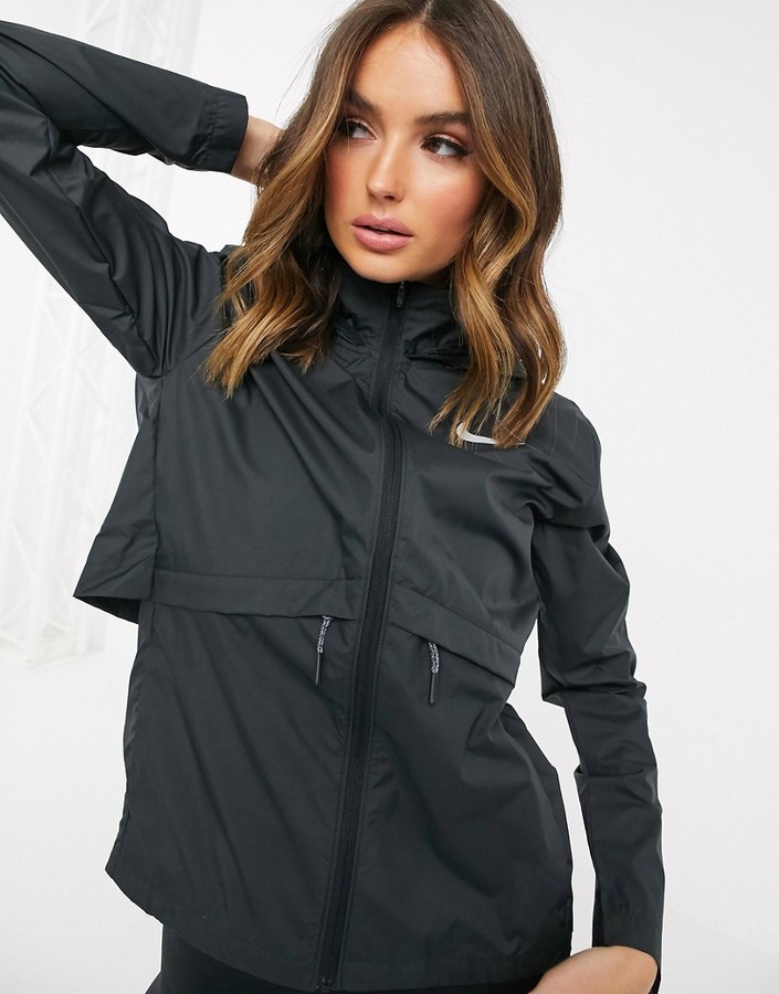 nike running essentials jacket in black