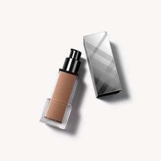 burberry fresh glow luminous fluid base golden radiance