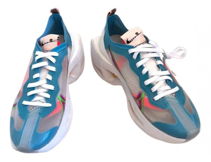 blue nike air trainers
