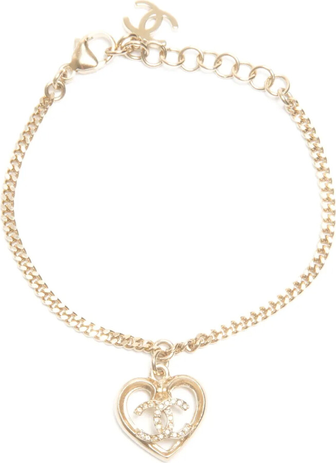 Chanel Pre Owned 2023 Interlocking CC heart-pendant bracelet