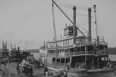 Buyenlarge Paddle Wheeler at Levee at Vicksburg Mississippi - Photograph Print