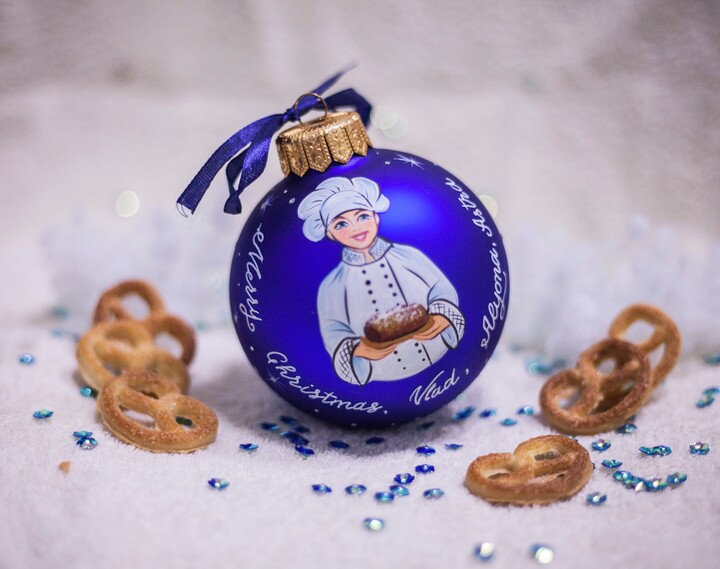 Personalized My Mom Best Chef Ornament, Baking Hand Painted Custom Gift, Glass Christmas Ornament Bauble, Free Gift Box