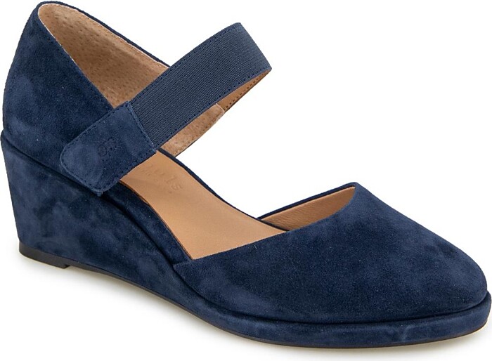 Gentle Souls by Kenneth Cole Women's Oriana Wedge Pumps