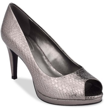 bandolino silver pumps