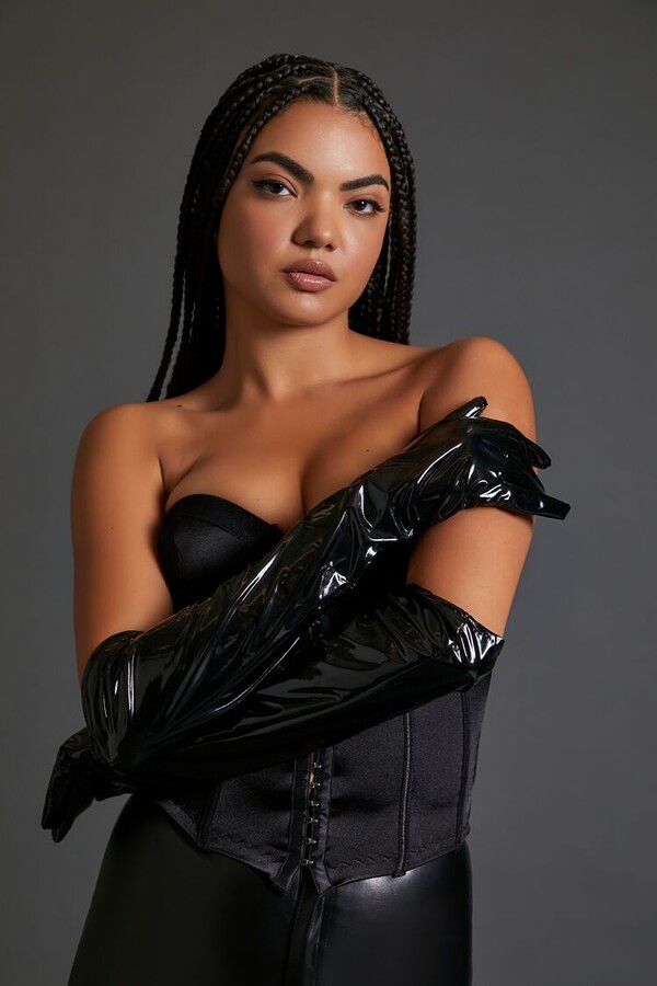 Chanel Black Patent Leather Fingerless Gloves with Silver Chain Link trim  ref.799568 - Joli Closet