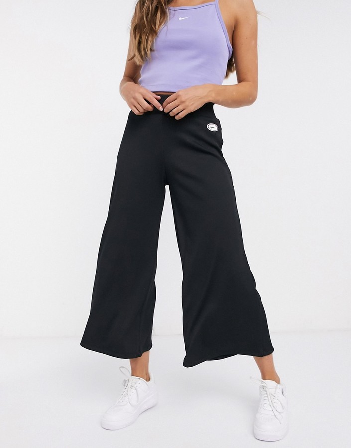 nike wide leg capris