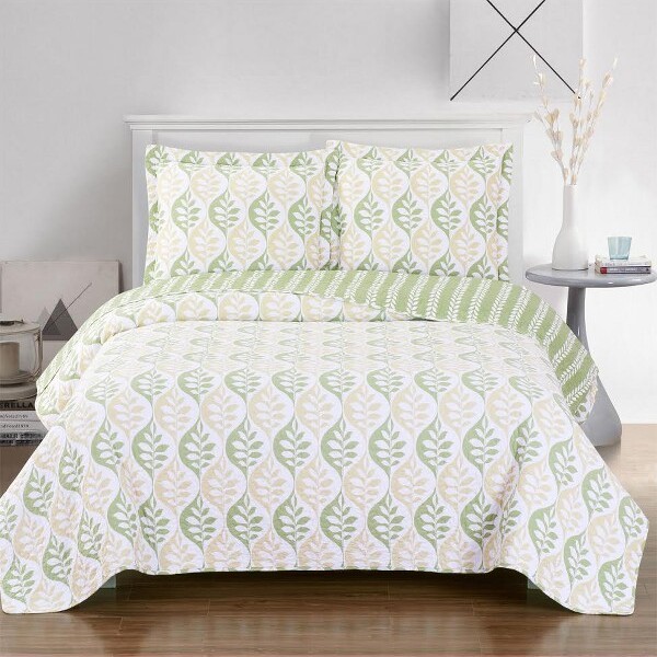 Egyptian Linens GiafloralQuiltedCoverletOversizedinQueenOrKingSizeWhite/Green/BeigeKing/CaliforniaKing