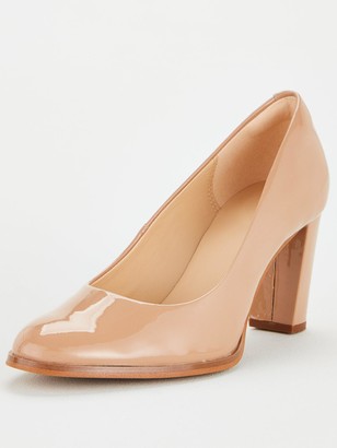 clarks court heels