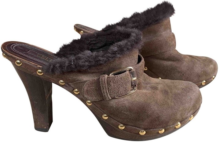 brown suede clogs