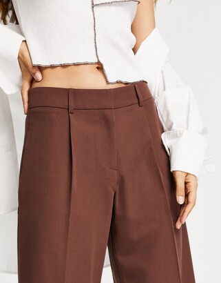 ASOS Petite ASOS DESIGN Petite everyday boy slouch trousers in chocolate